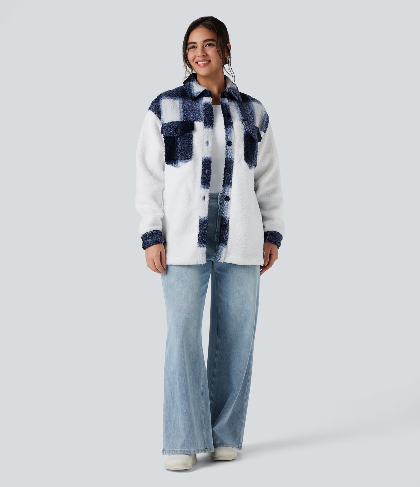 Lässige Sherpa-Jacke mit Brusttaschen, langen Ärmeln, Karomuster und Farbblock