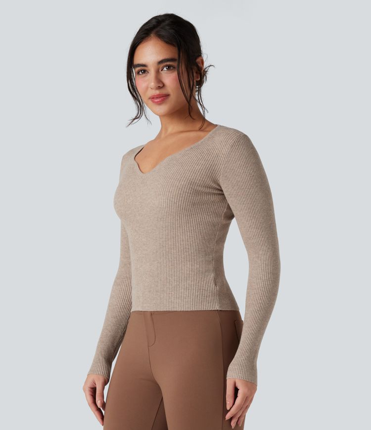 Pull tailleur côtelé col cœur manches longues