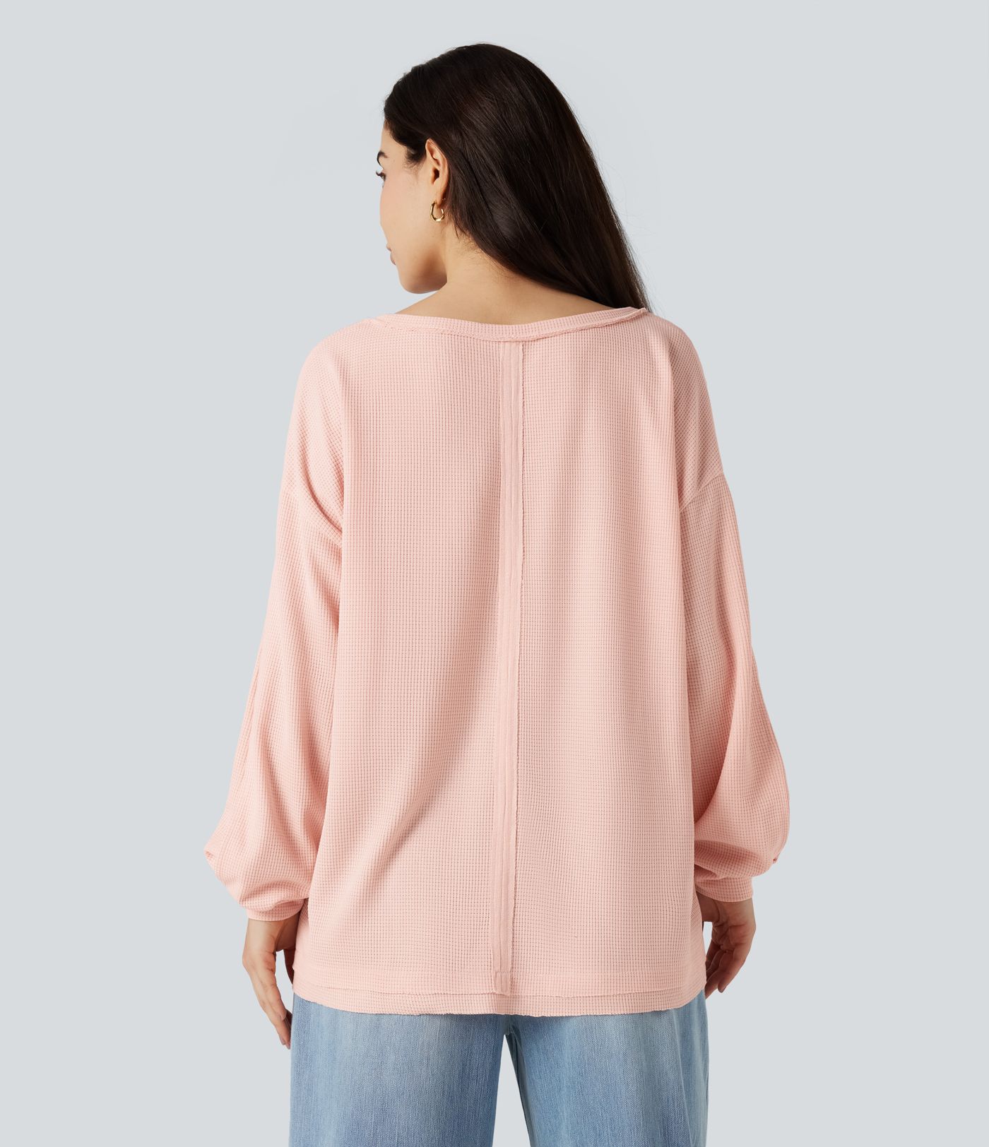 Lässiges Sweatshirt aus Waffelstoff mit U-förmigem Ausschnitt und langen Ärmeln.