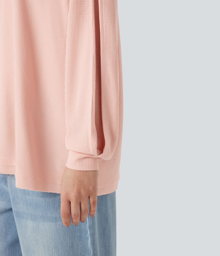 Lässiges Sweatshirt aus Waffelstoff mit U-förmigem Ausschnitt und langen Ärmeln.