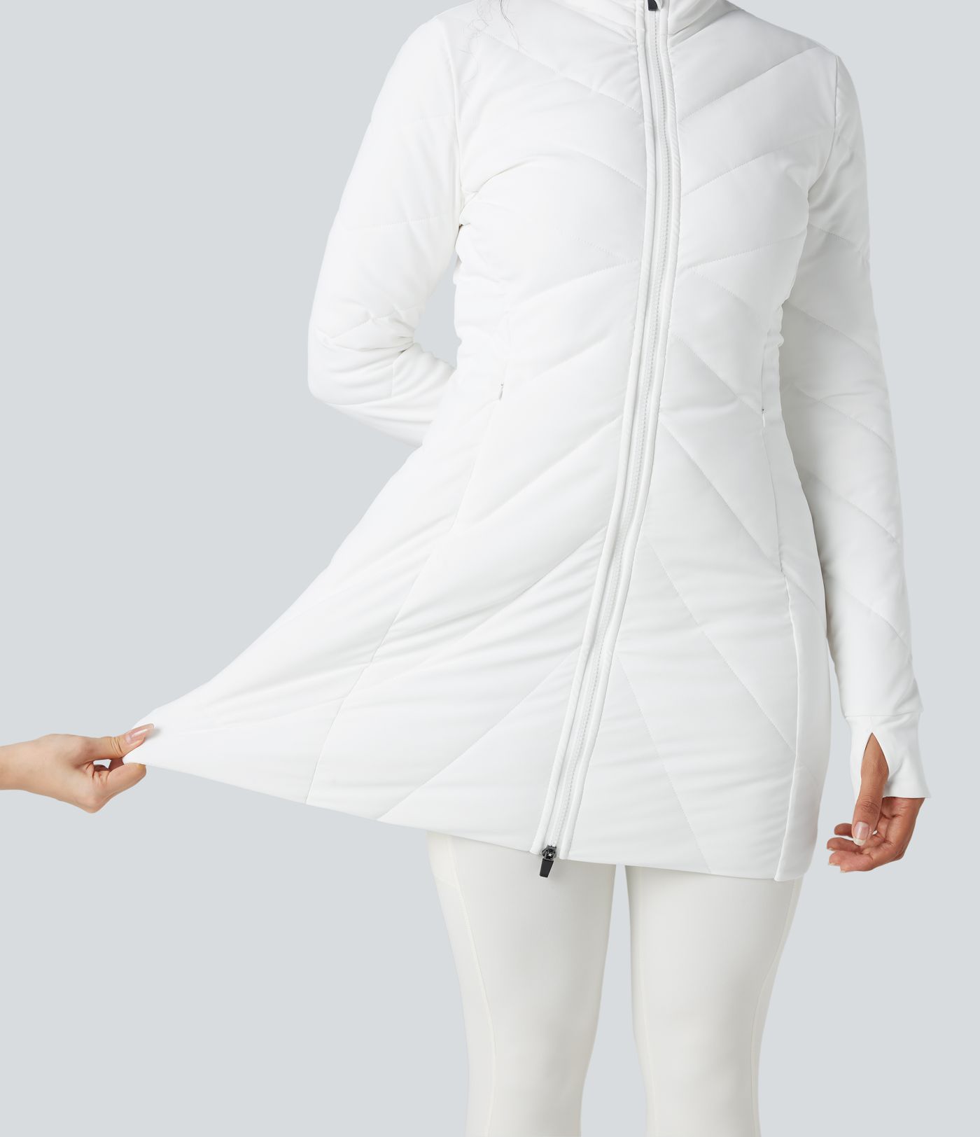 Chaqueta acolchada casual con cuello alto, doble cremallera, orificios para el pulgar y bolsillos.