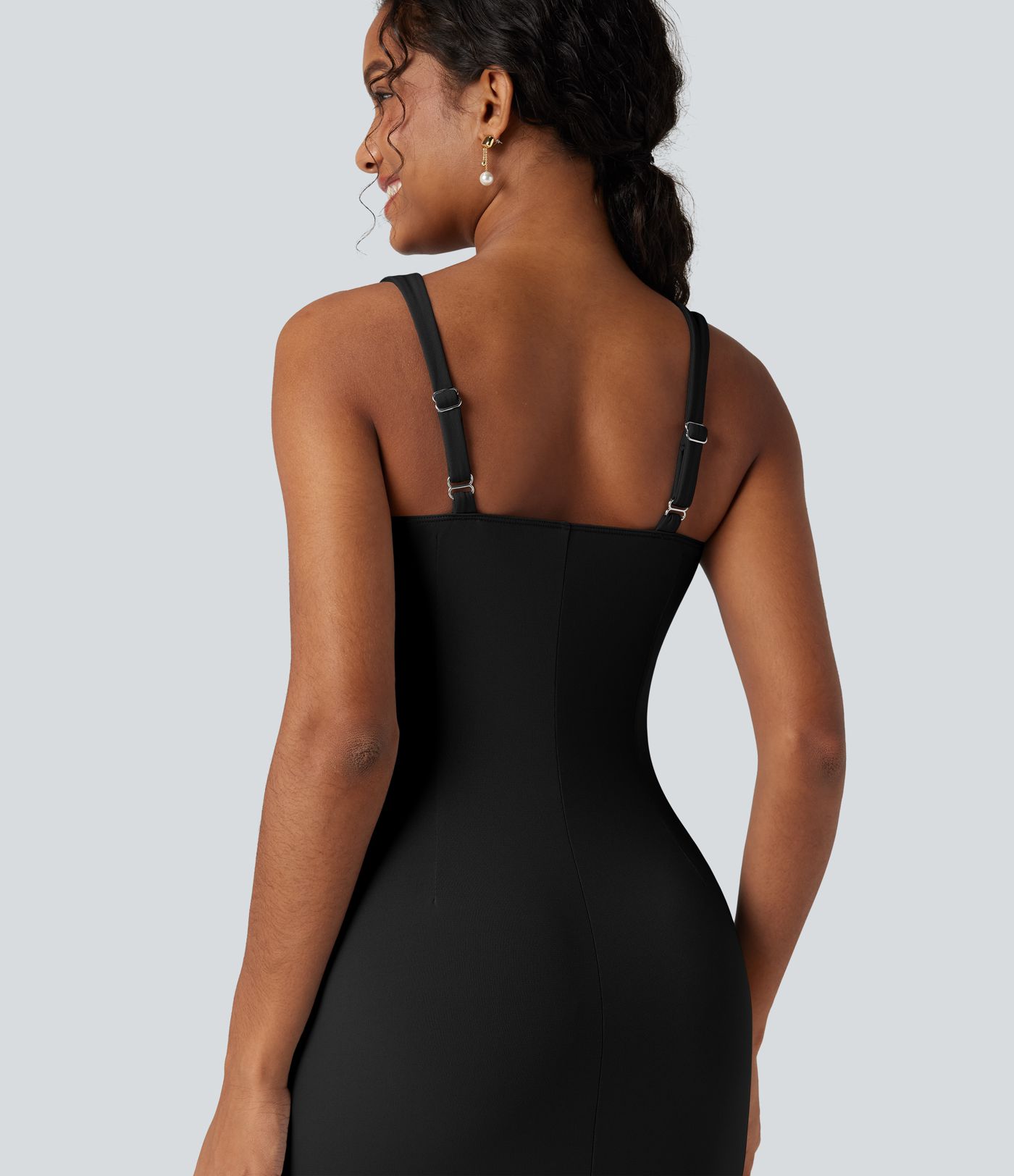 Robe mi-longue froncée col V dos nu