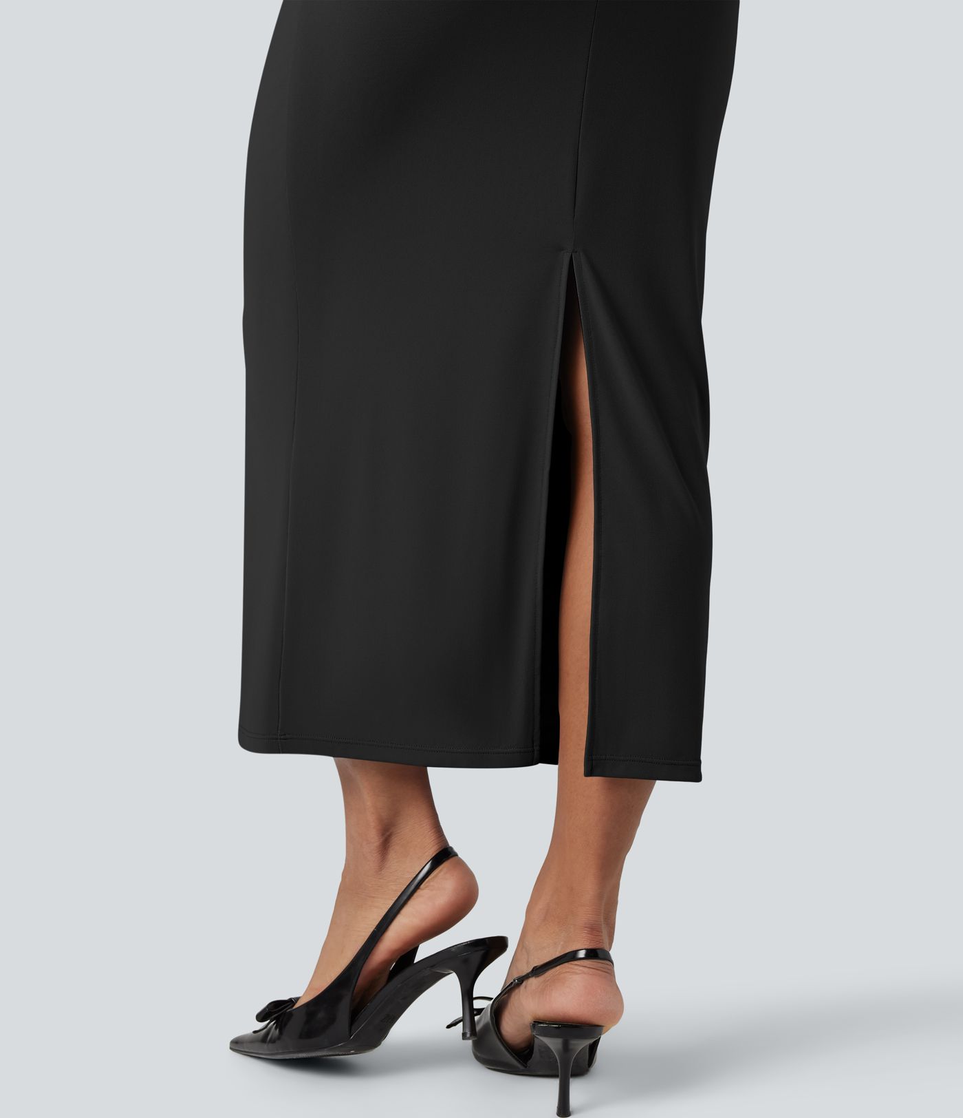 Robe mi-longue froncée col V dos nu