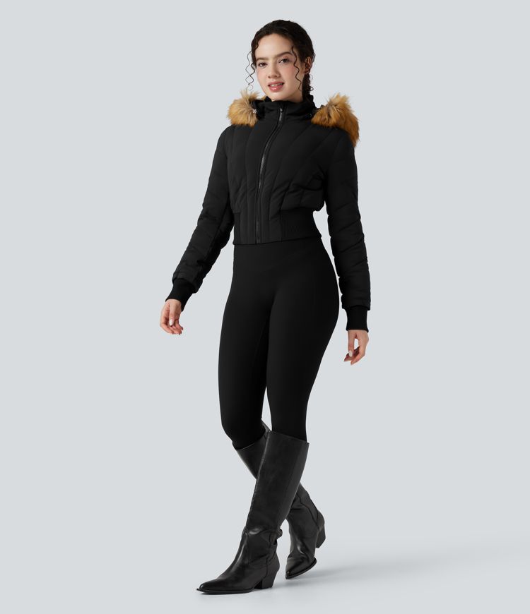 Lässige, kurze Jacke mit Kapuze, langen Ärmeln und abnehmbarem Kunstfellbesatz