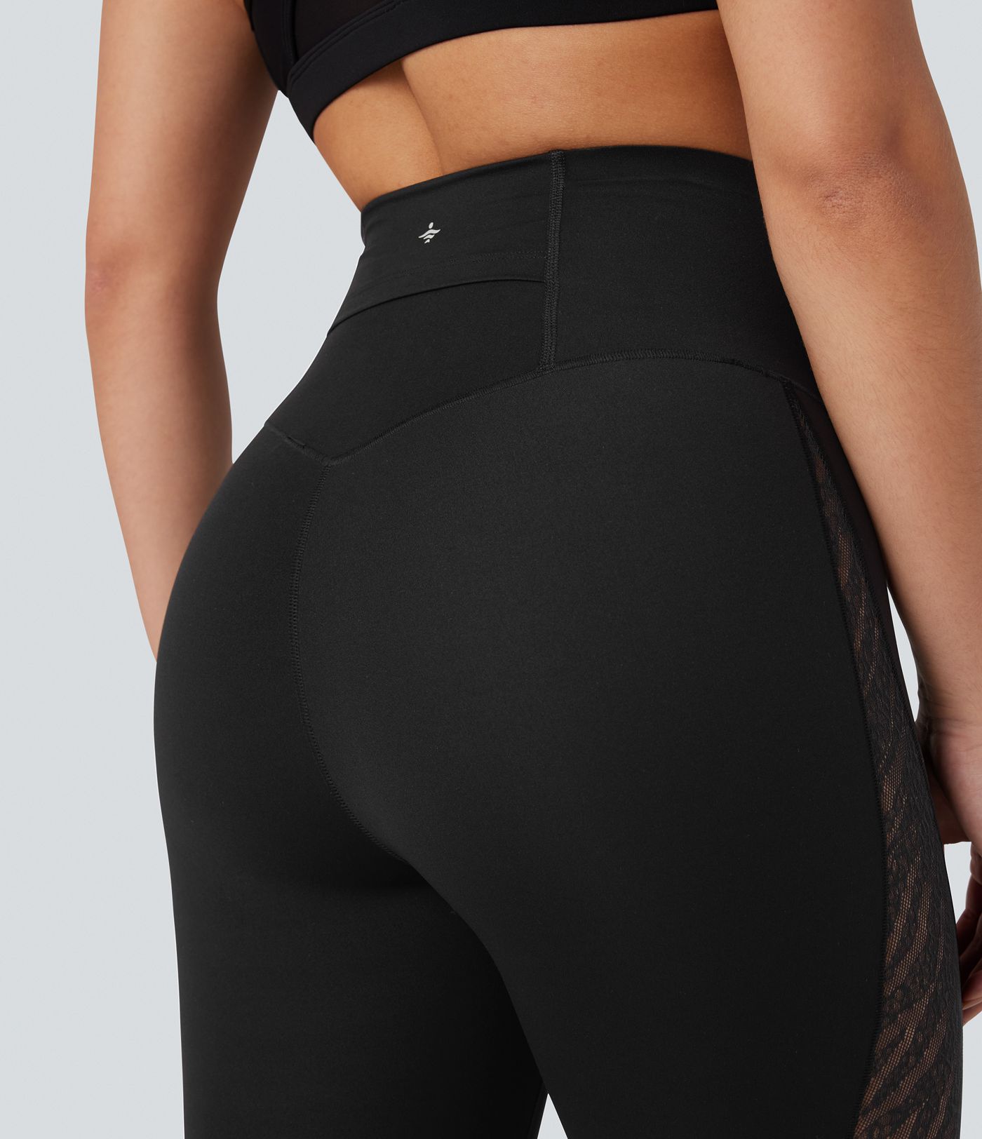 Legging de yoga gainant taille haute avec détails dentelle contrastée et poches Halara UltraSculpt™