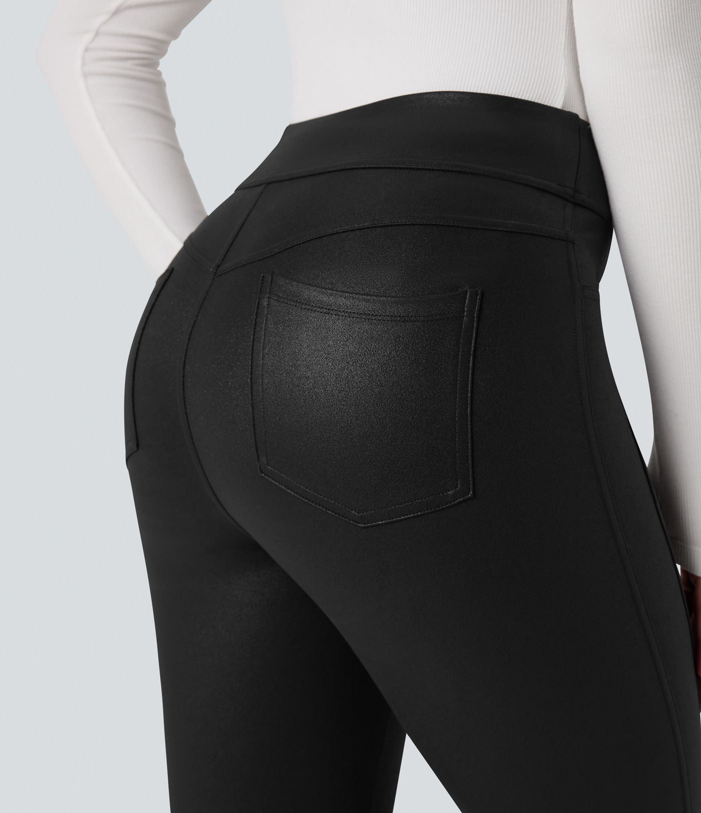 Casual legging met hoge taille van glanzend nepleer, met zakken