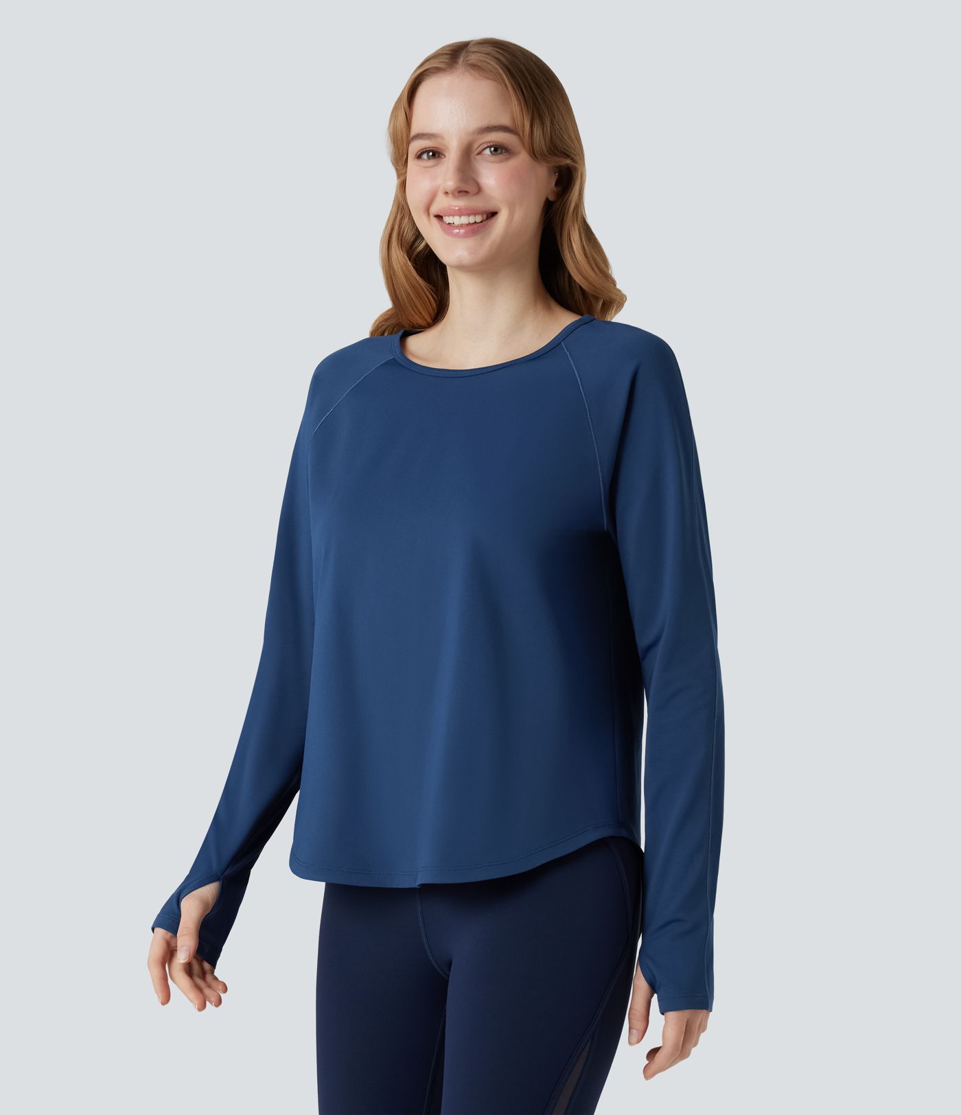 Top de sport à encolure ronde, manches longues, ouverture pour le pouce et empiècements en maille contrastée