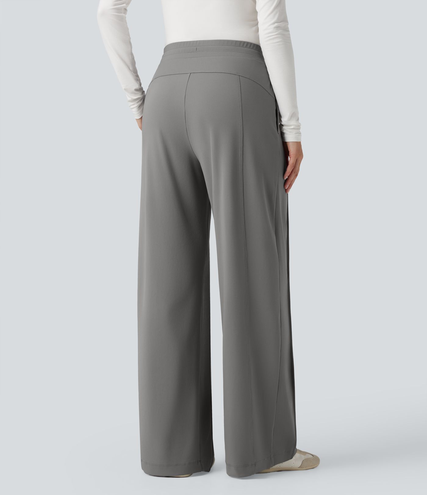 Hoch taillierte, weit geschnittene Freizeithosen mit Taschen