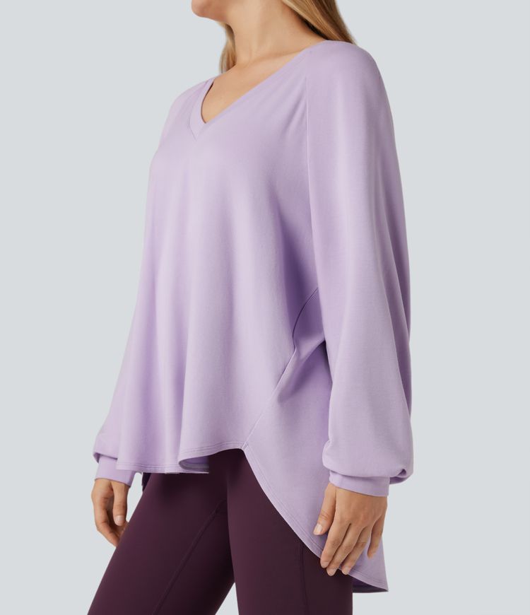 Lässiges Sweatshirt mit V-Ausschnitt, langen Ärmeln und High-Low-Design