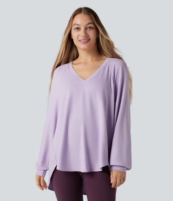 Lässiges Sweatshirt mit V-Ausschnitt, langen Ärmeln und High-Low-Design