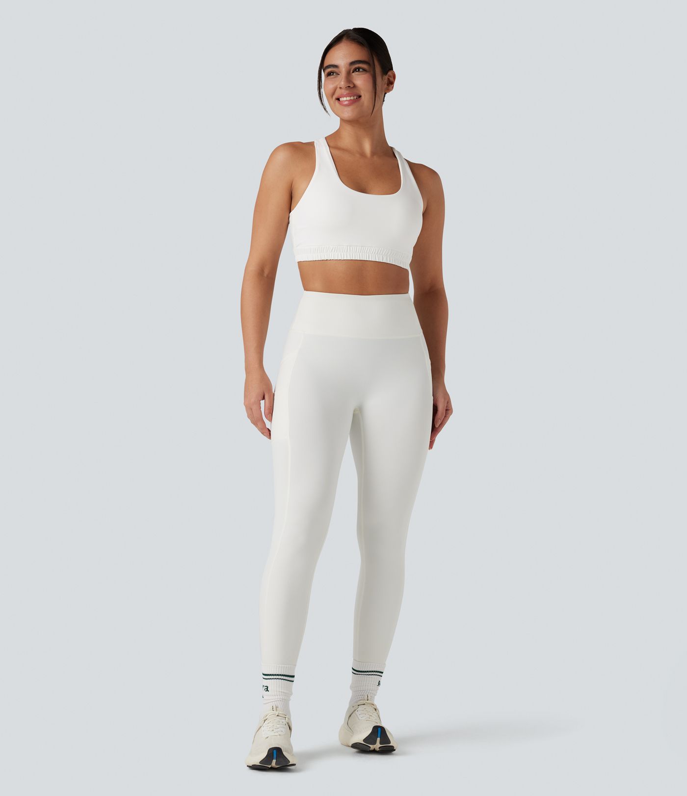 Sujetador deportivo para yoga con escote en U y espalda racerback — sujeción ligera