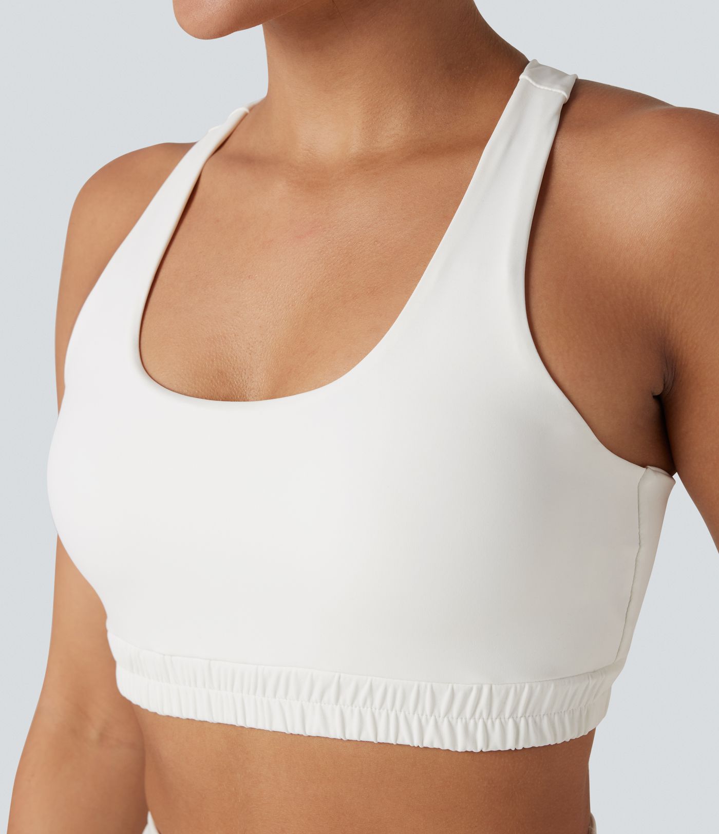 Sujetador deportivo para yoga con escote en U y espalda racerback — sujeción ligera