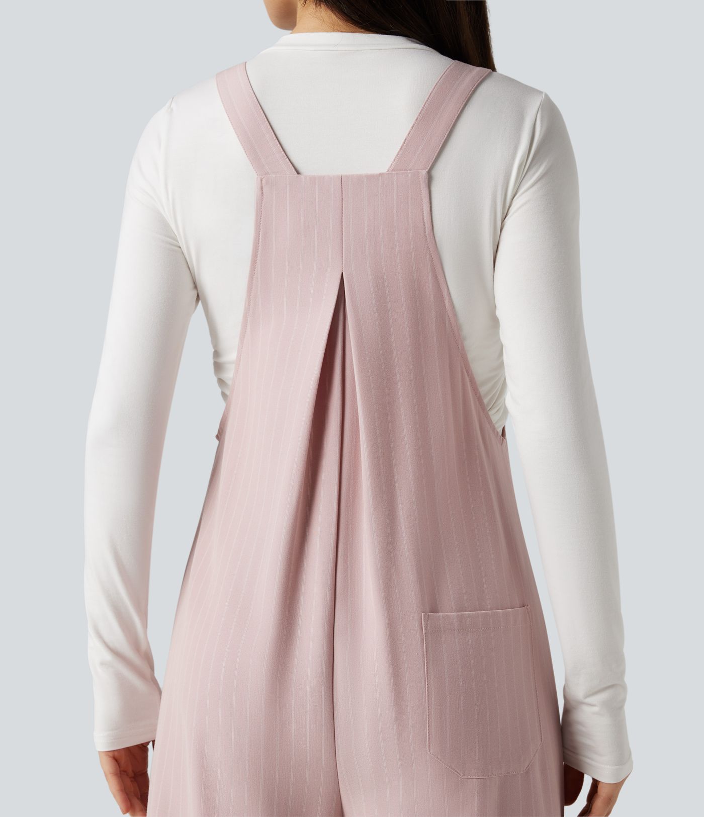 Latzhose mit mehreren Taschen, verstellbaren Trägern, Streifen und weitem Bein