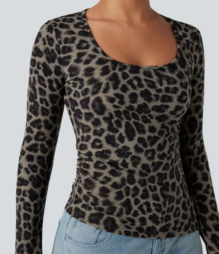 T-shirt décontracté à encolure dégagée, manches longues, passe-pouce, ourlet asymétrique et imprimé léopard