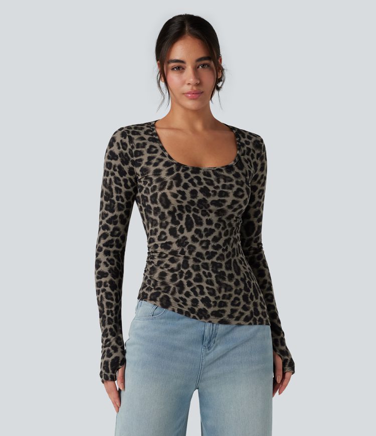 T-shirt décontracté à encolure dégagée, manches longues, passe-pouce, ourlet asymétrique et imprimé léopard