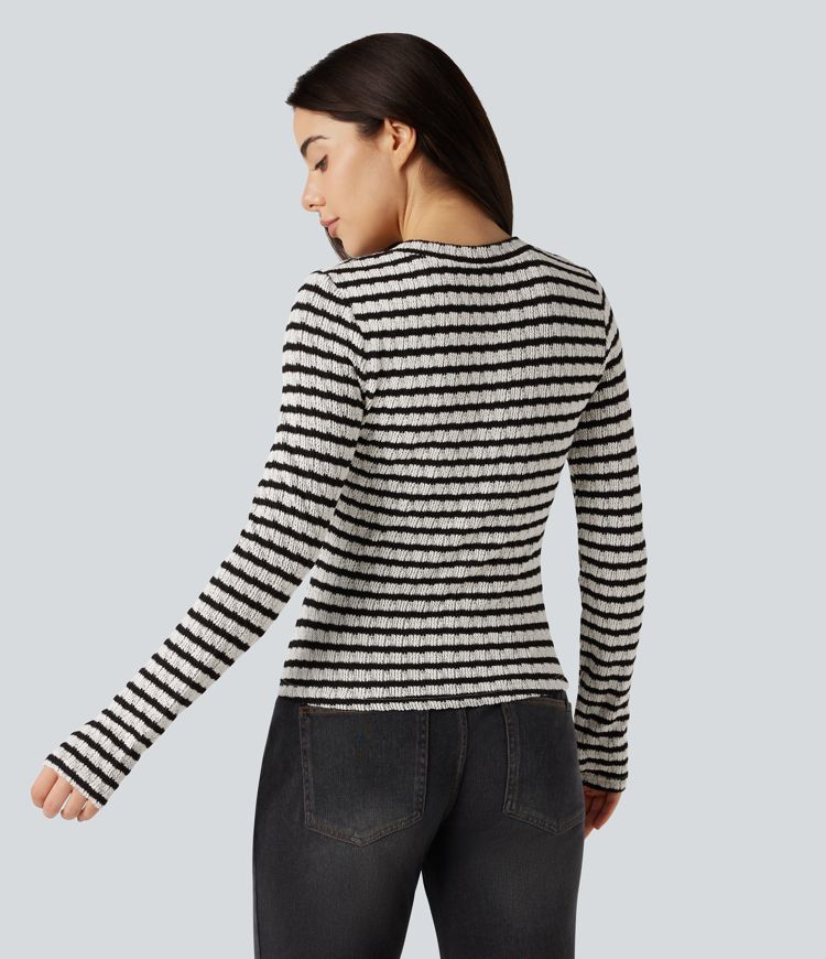 Lässiges T-Shirt mit Henley-Ausschnitt, langen Ärmeln, Daumenlöchern und Streifen