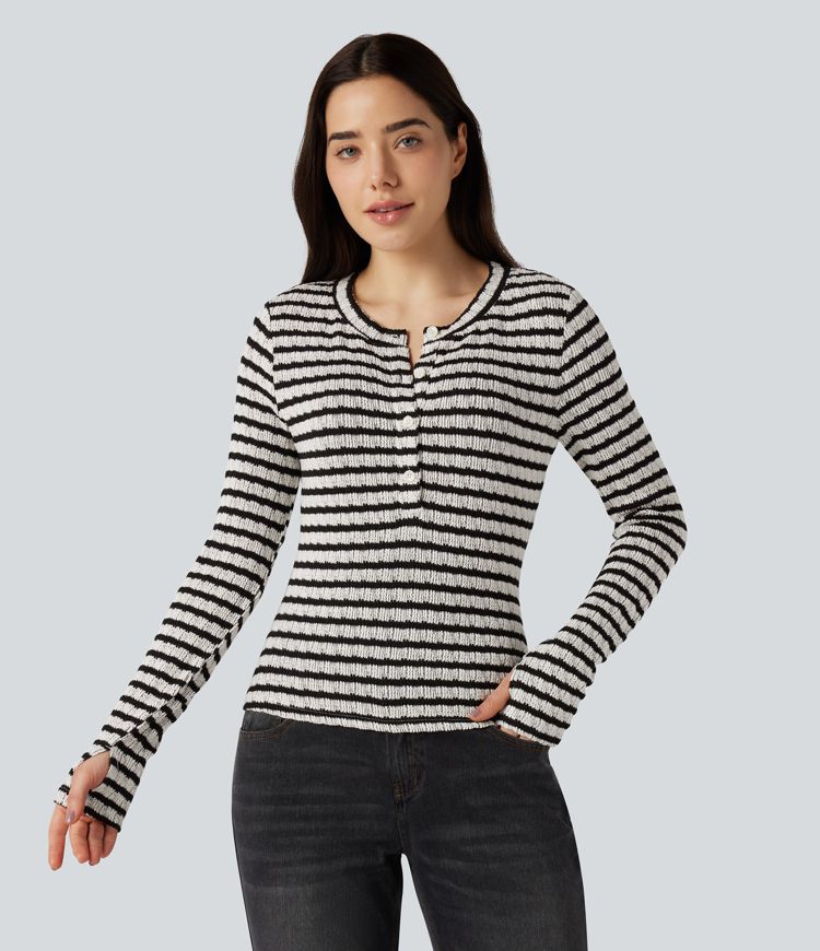 Lässiges T-Shirt mit Henley-Ausschnitt, langen Ärmeln, Daumenlöchern und Streifen