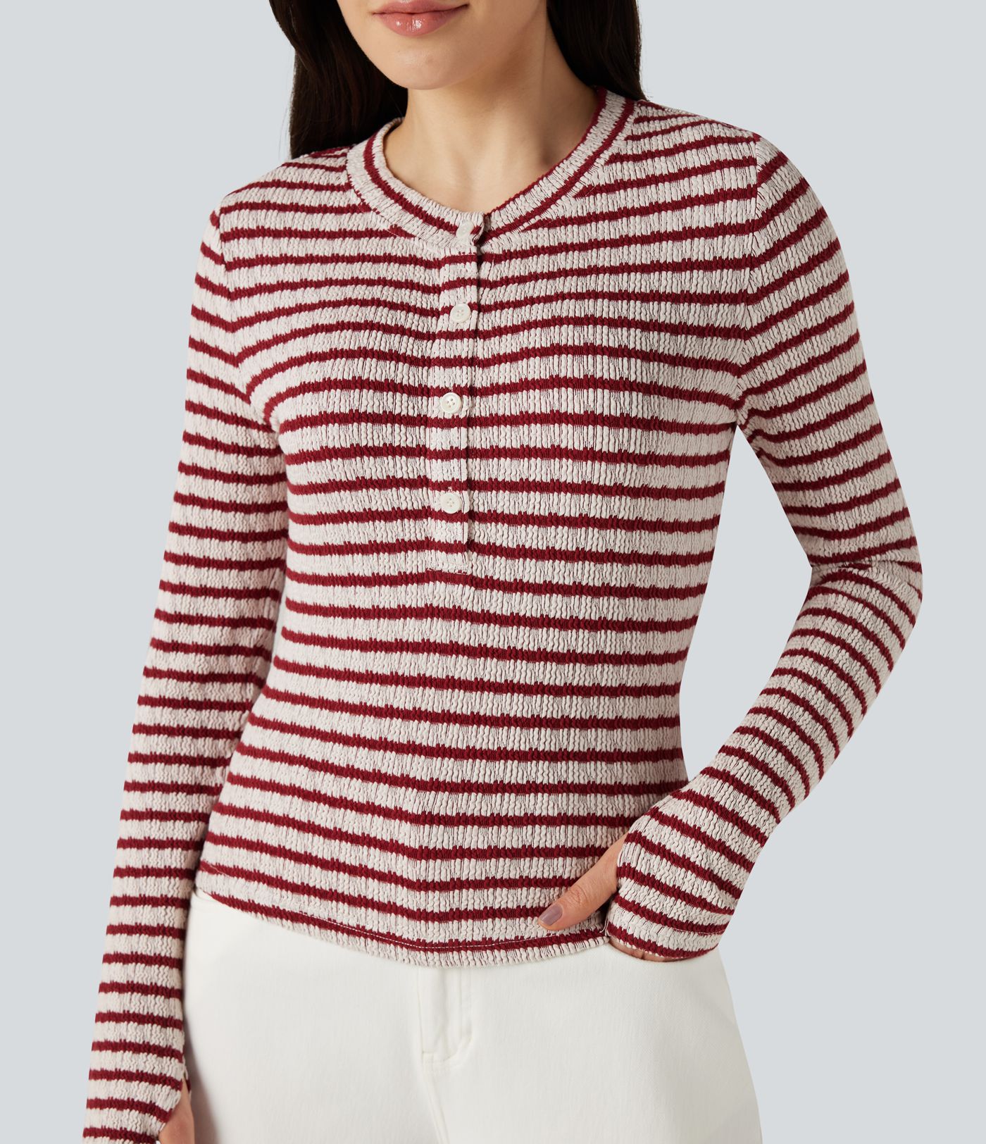 Camiseta casual de rayas con cuello Henley, mangas largas y abertura para el pulgar