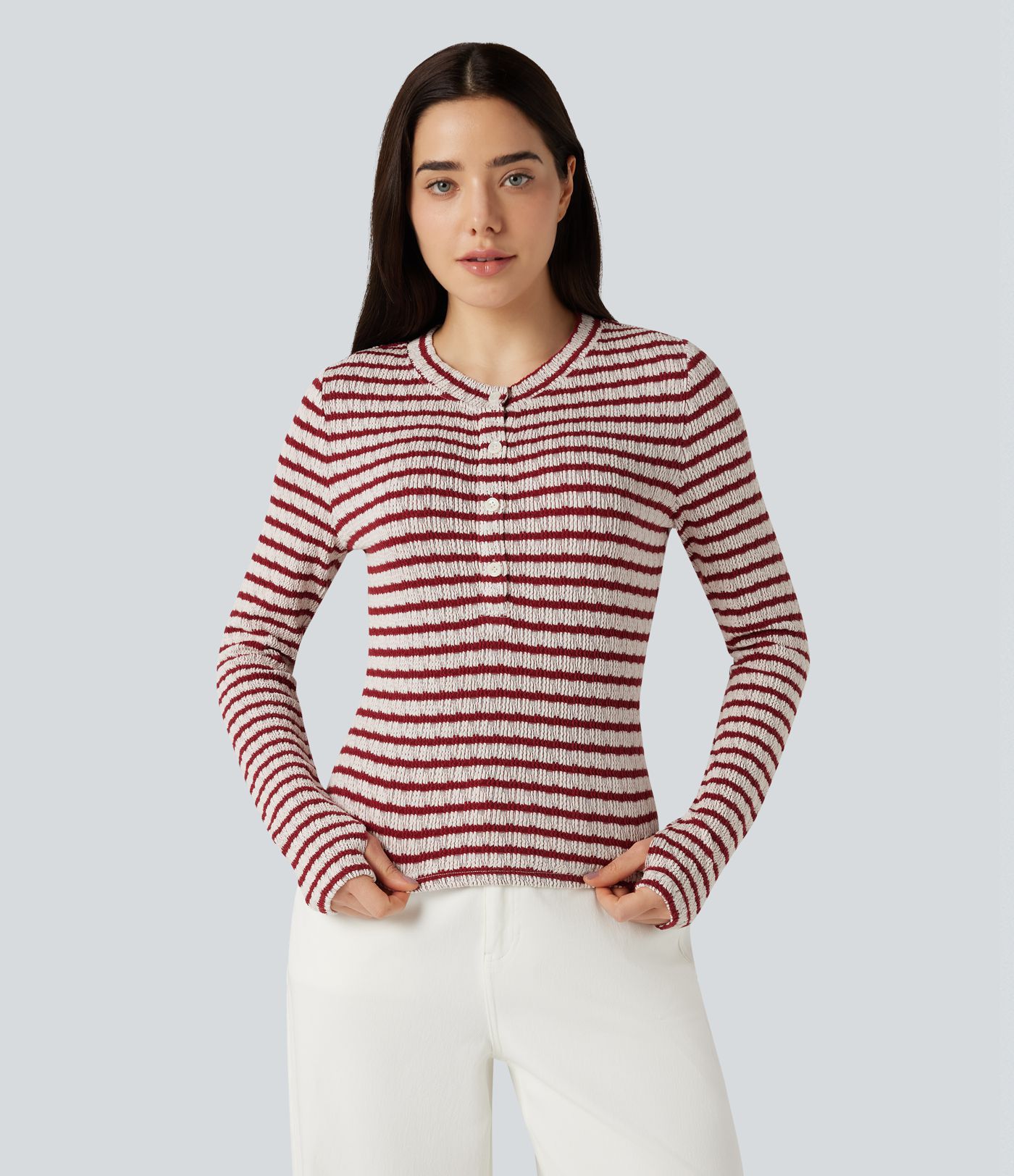 Camiseta casual de rayas con cuello Henley, mangas largas y abertura para el pulgar