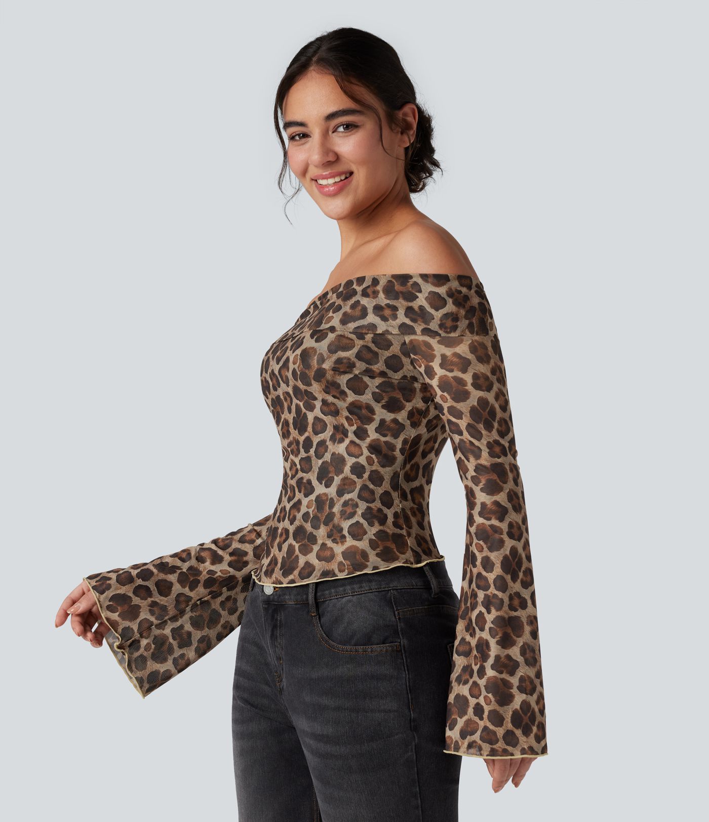 Lässiges, schulterfreies Leopard-Mesh-Top mit langen Ärmeln