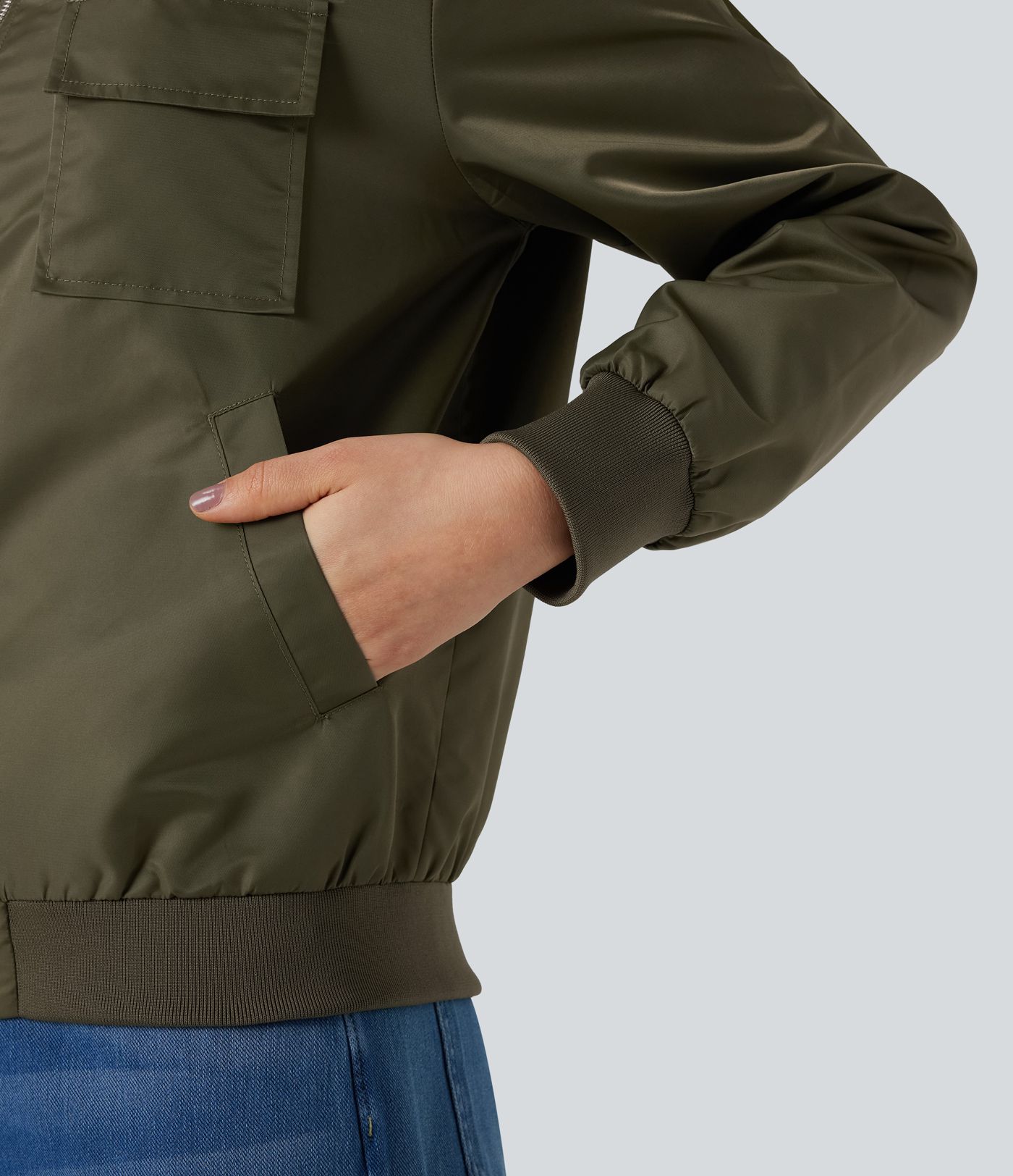 Lässige Bomberjacke mit Stehkragen, mehreren Taschen und langen Ärmeln - wasserabweisend