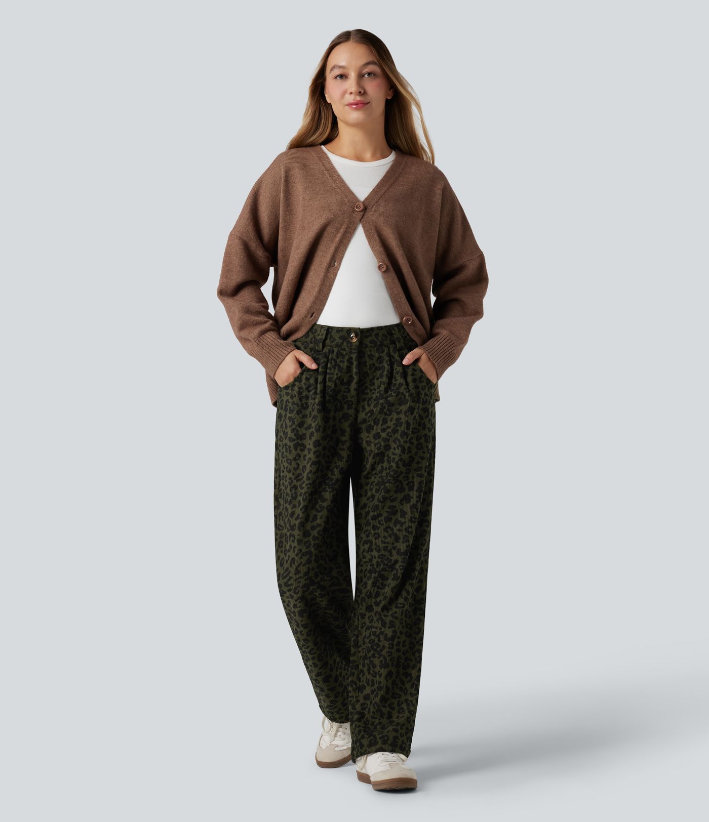 Lässige Cordhose mit mittelhohem Bund, Seitentaschen, Leopardenmuster und geradem Bein