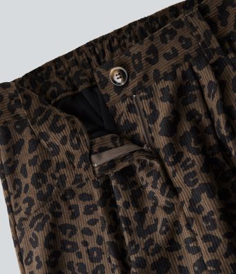 Lässige Cordhose mit mittelhohem Bund, Seitentaschen, Leopardenmuster und geradem Bein