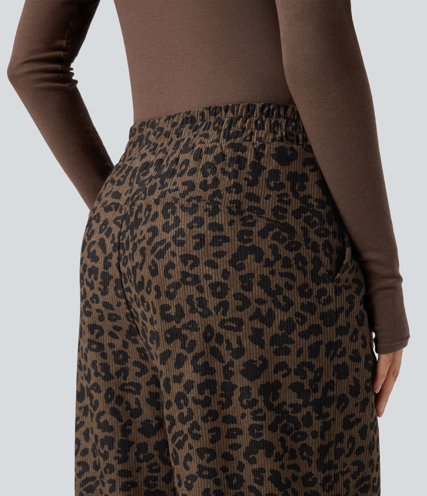 Freizeithose aus Cord mit hohem Bund, Seitentaschen, Leopardenmuster und geradem Bein