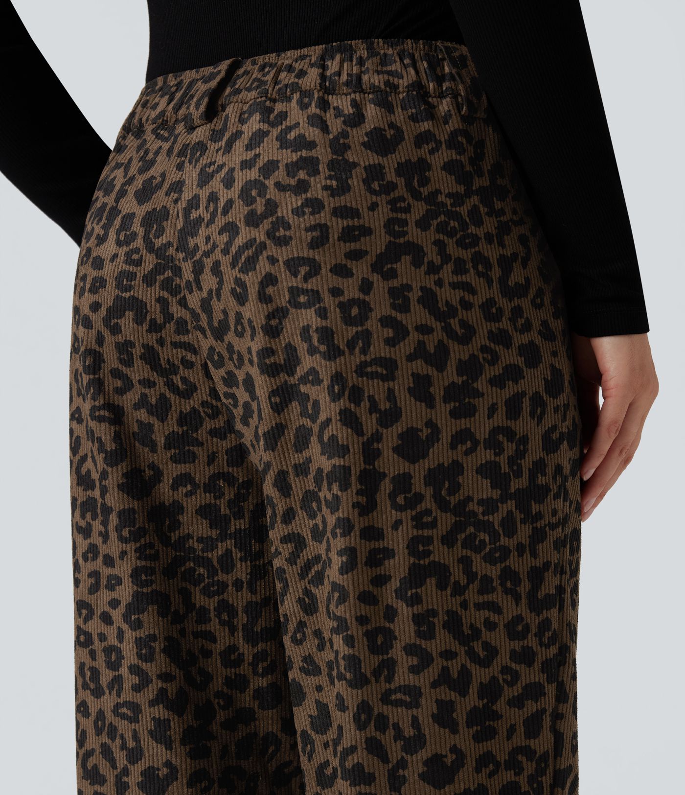 Lässige Cordhose mit mittelhohem Bund, Seitentaschen, Leopardenmuster und geradem Bein