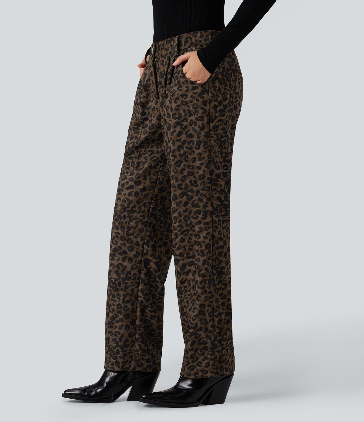 Lässige Cordhose mit mittelhohem Bund, Seitentaschen, Leopardenmuster und geradem Bein