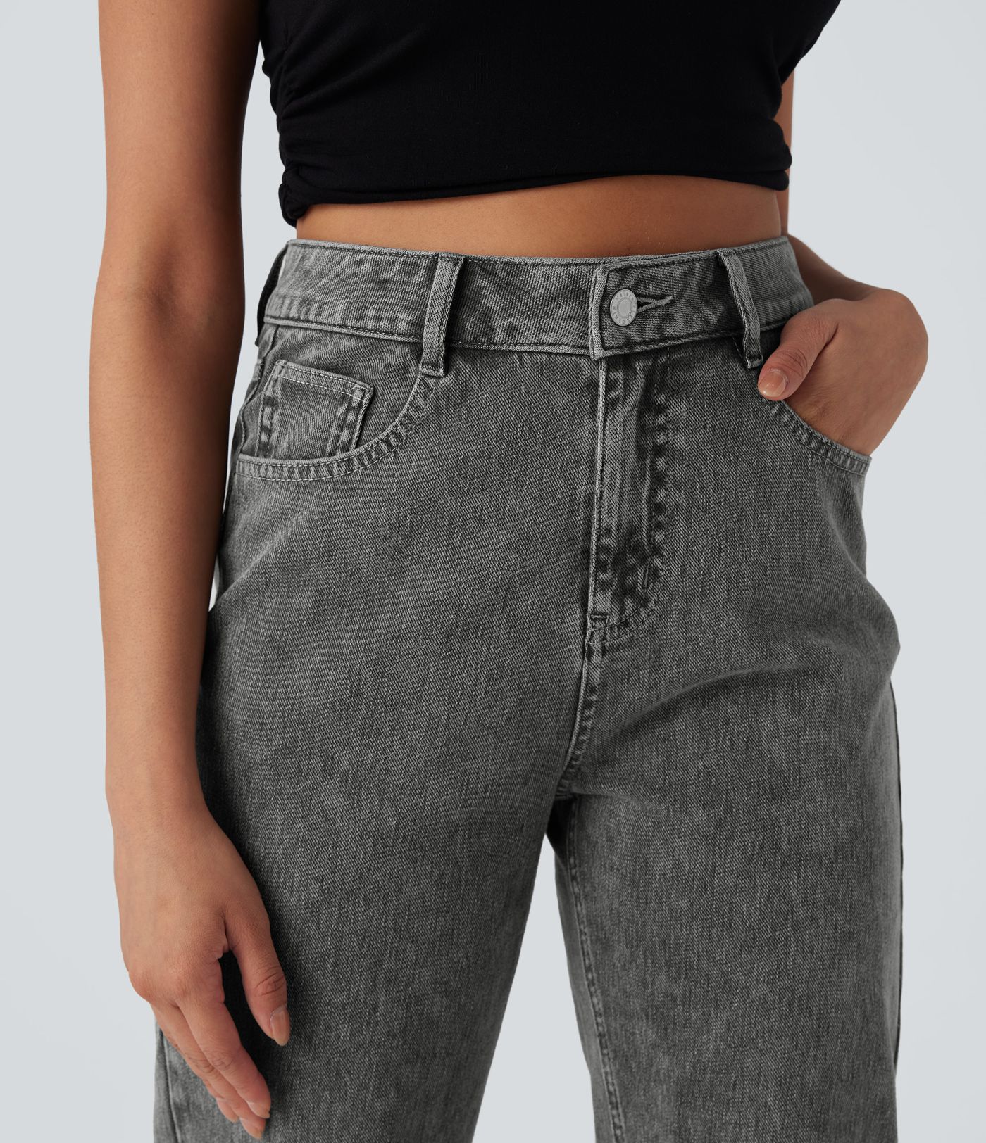 Halara Flex™ - Casual jeans made of stretch denim knit with high waist, multiple pockets, button closure, and straight leg