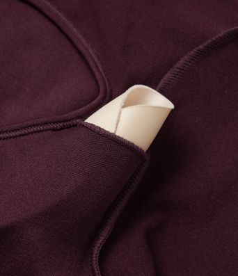 Top corto deportivo para yoga sin costuras, de manga larga, con cut-out fluido y agujero para el pulgar.