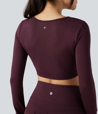 Top corto deportivo para yoga sin costuras, de manga larga, con cut-out fluido y agujero para el pulgar.