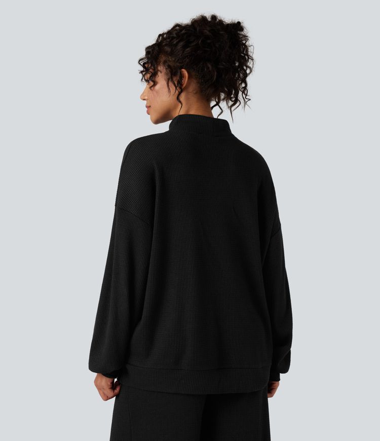 Sweatshirt mit Stehkragen (Mock Neck), langen Ärmeln, lockerem Schnitt, Waffelstruktur und Taschen