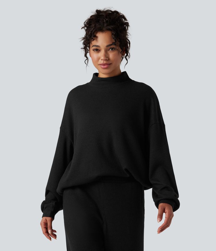 Sweatshirt mit Stehkragen (Mock Neck), langen Ärmeln, lockerem Schnitt, Waffelstruktur und Taschen
