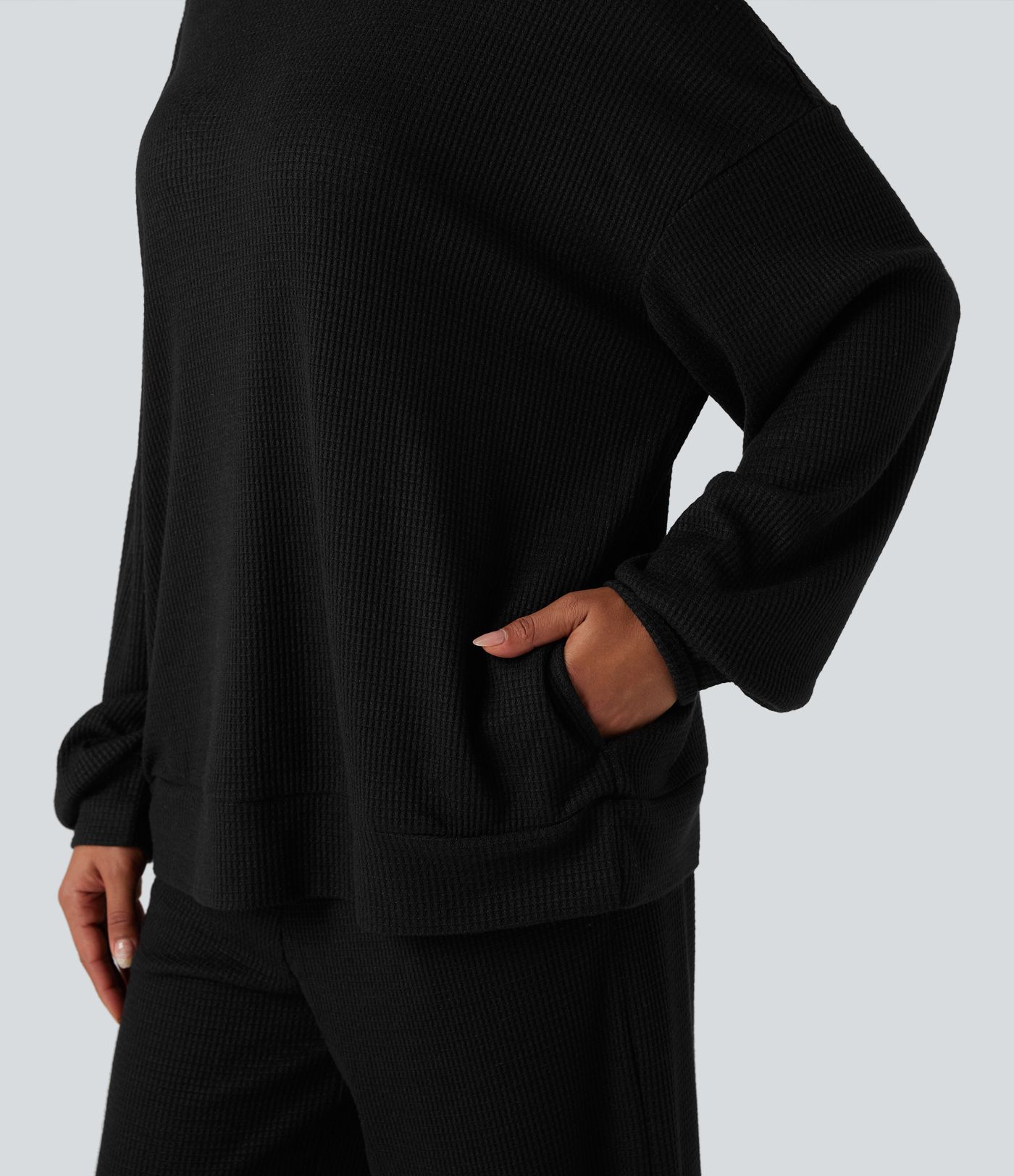 Sweatshirt mit Stehkragen (Mock Neck), langen Ärmeln, lockerem Schnitt, Waffelstruktur und Taschen