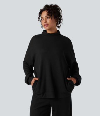 Sweatshirt mit Stehkragen (Mock Neck), langen Ärmeln, lockerem Schnitt, Waffelstruktur und Taschen