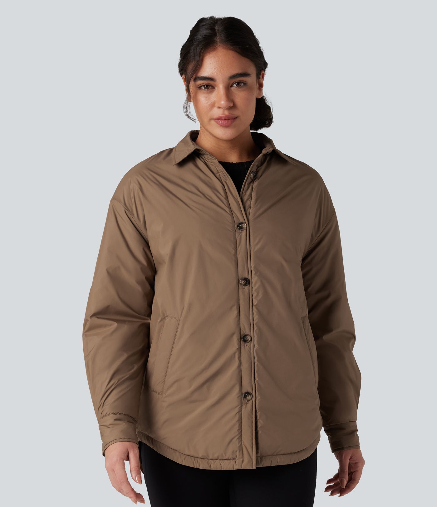 Lässige, wattierte Jacke mit Kragen, Seitentasche und abgerundetem Saum