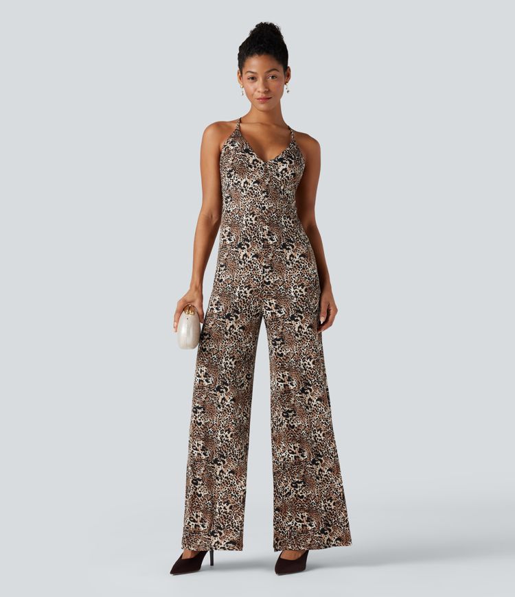 Celkový outfit s leopardím vzorem, bez zad a s překříženými ramínky