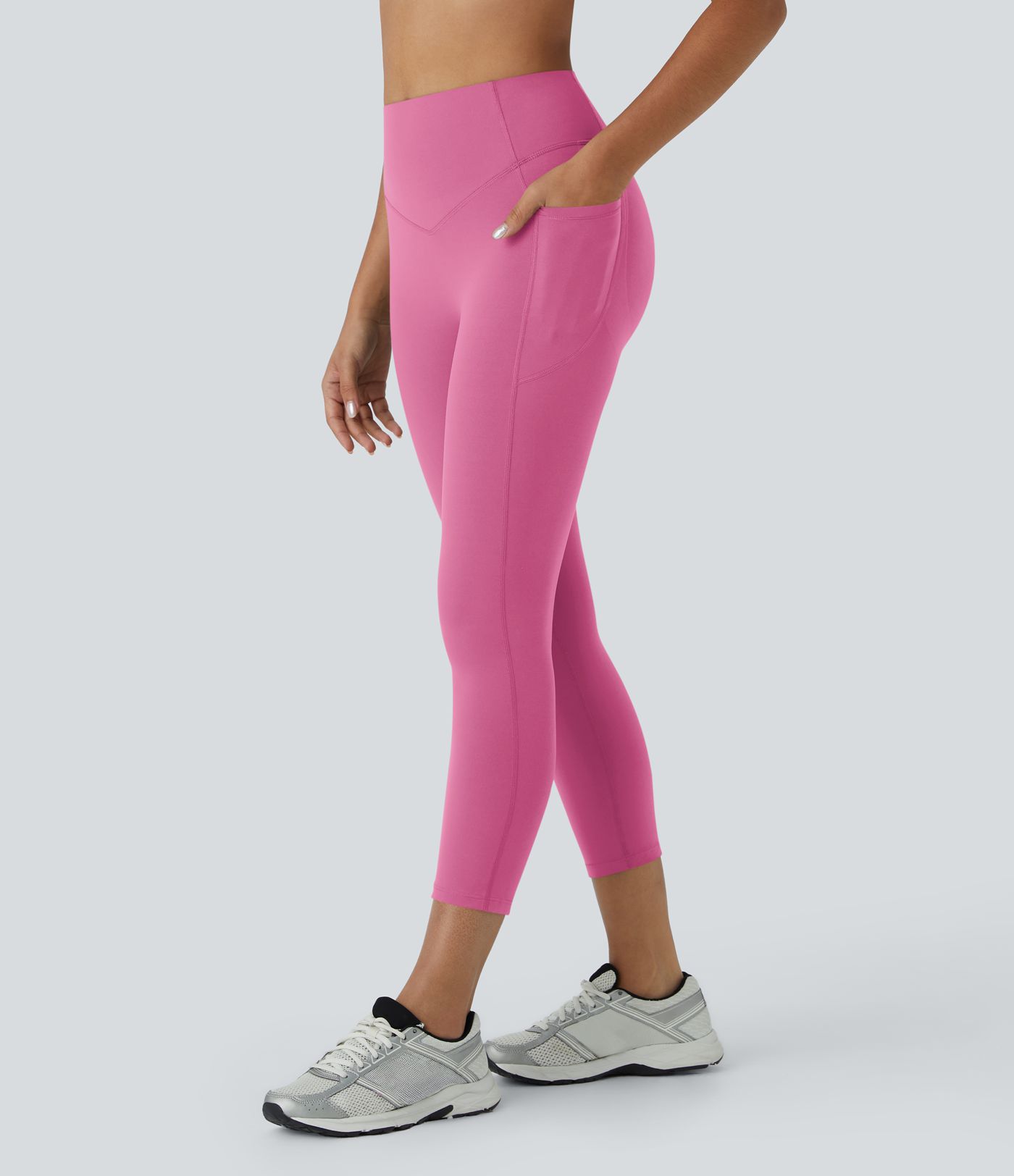 Halara UltraSculpt™ High Waisted Scrunch Butt Lifting Tummy Control Pocket Shaping Capri Training Leggings