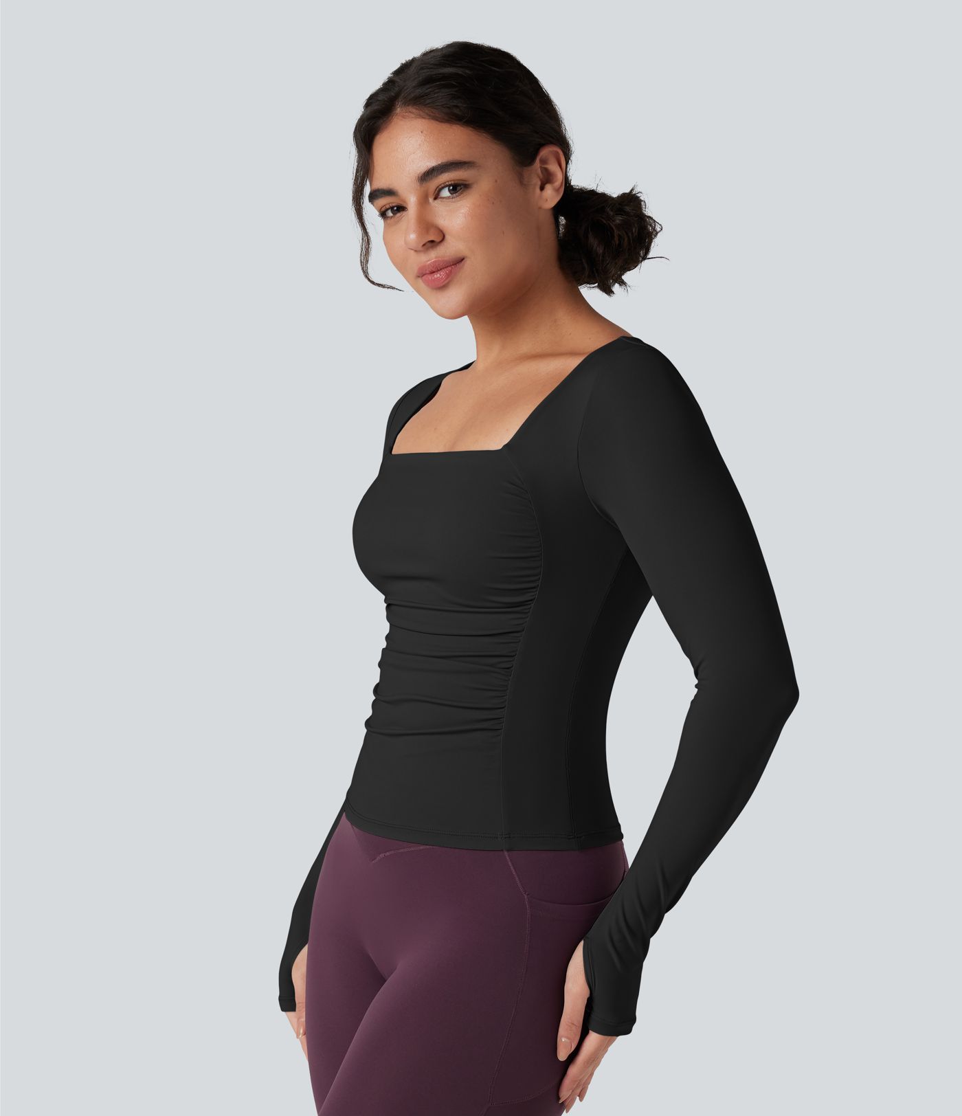 SoftlyZero™ Airy top sportivo da yoga con scollo quadrato, effetto push-up, maniche lunghe con foro per il pollice, arricciature e sensazione fresca al tatto