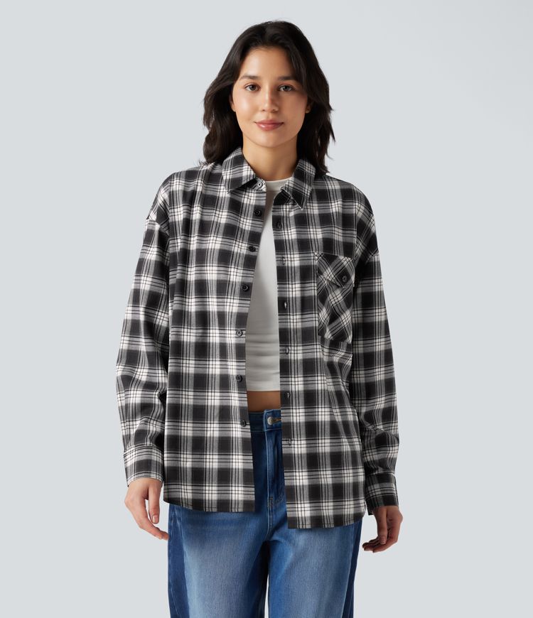 Camisa casual de cuadros con bolsillo.