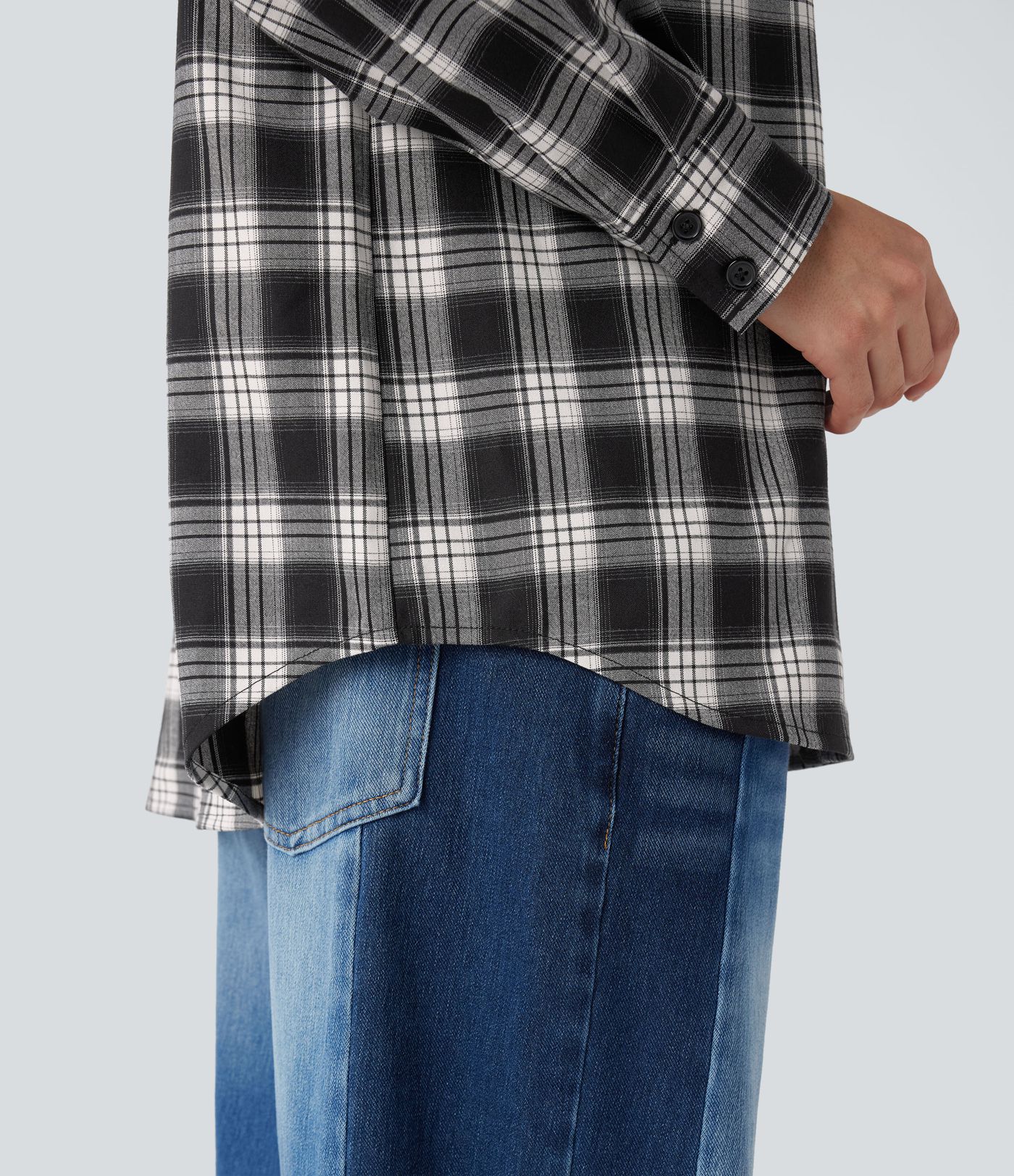 Camisa casual de cuadros con bolsillo.