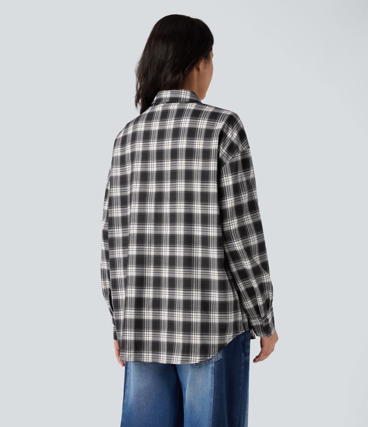 Camisa casual de cuadros con bolsillo.