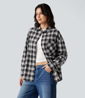 Camisa casual de cuadros con bolsillo.