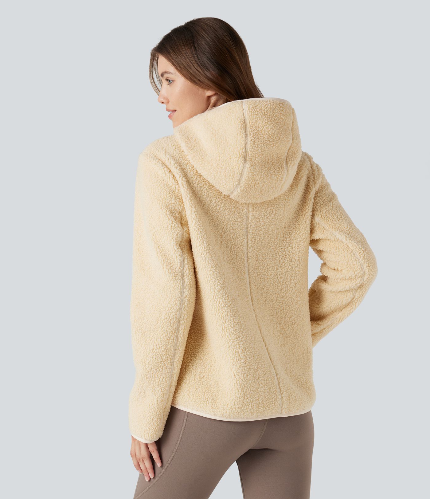 Sherpa-Wanderjacke mit Kapuze, mehreren Taschen und langen Ärmeln