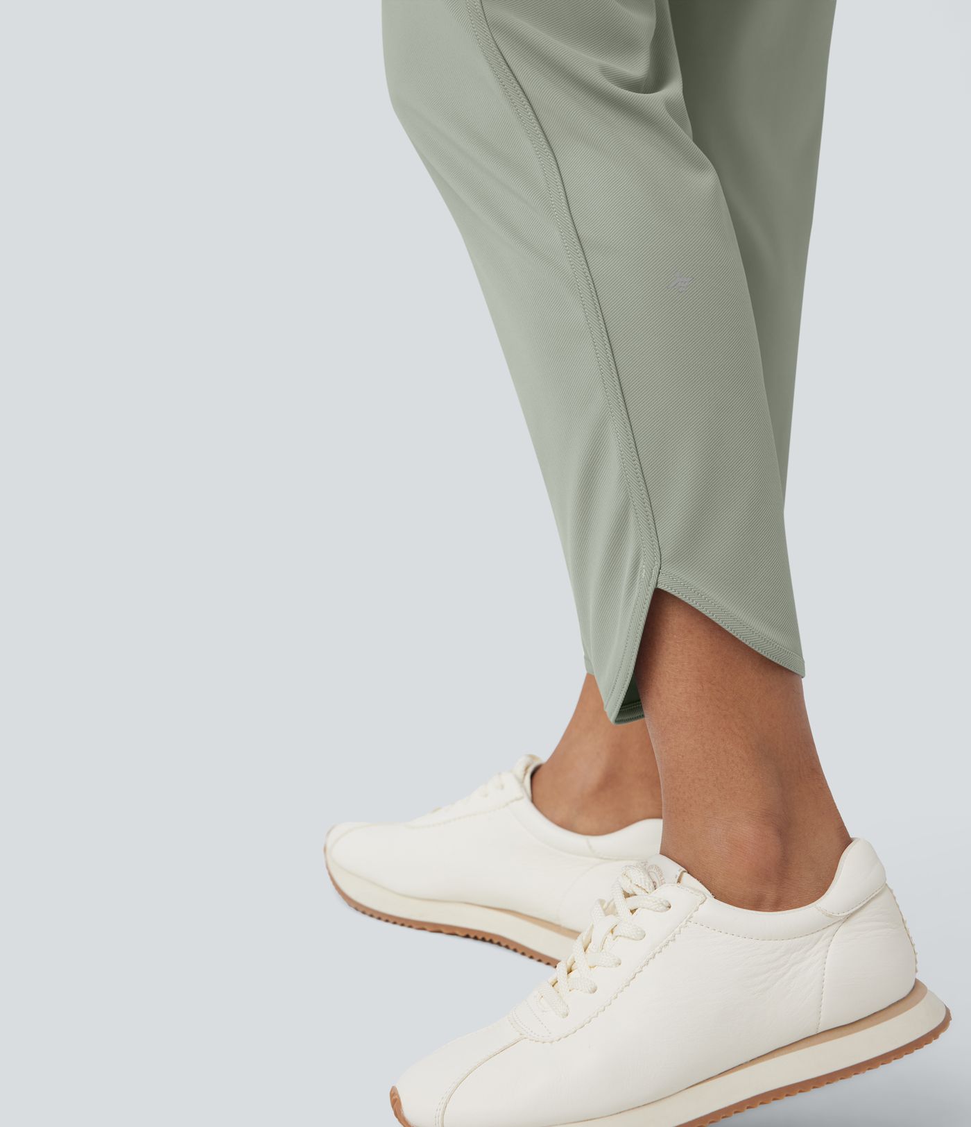 Golf-Hose mit mittelhohem Bund, Seitentaschen und schmal zulaufendem Bein - schnelltrocknend, UPF40+