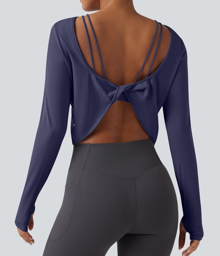 SoftlyZero™ nopeasti kuivuva 2-in-1 jooga- ja treenitoppi, avonaisella takamallilla (twist), pitkät hihat ja peukaloreiät