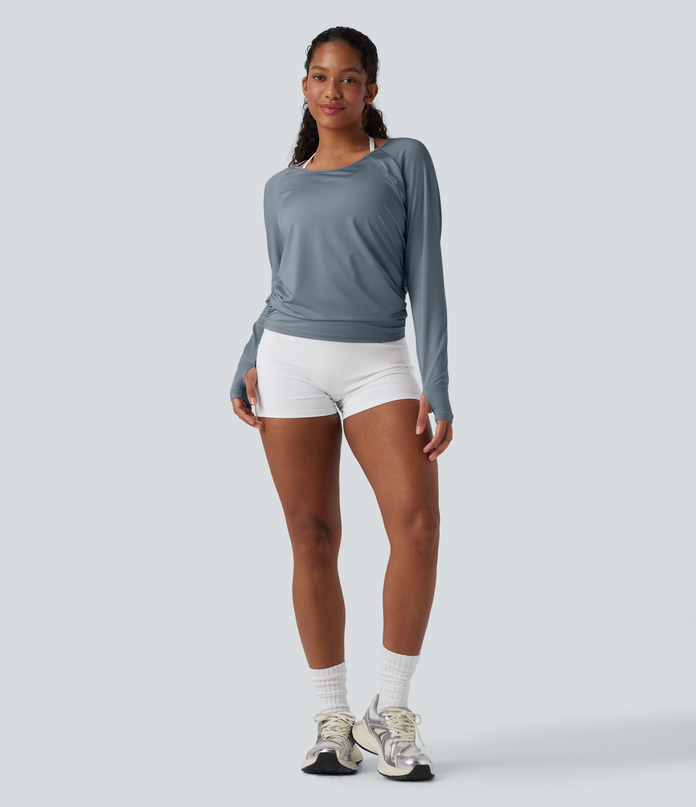 Iškirptas nugaros nykščio skylės sutrauktas atpalaiduotas jogos sporto viršus