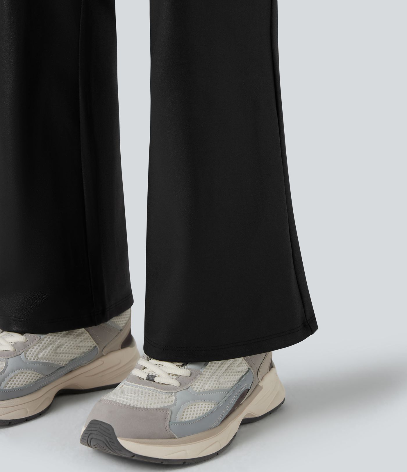 Leggings de yoga en similicuir brillant SoCinched, taille haute, effet gainant au niveau du ventre, avec poches